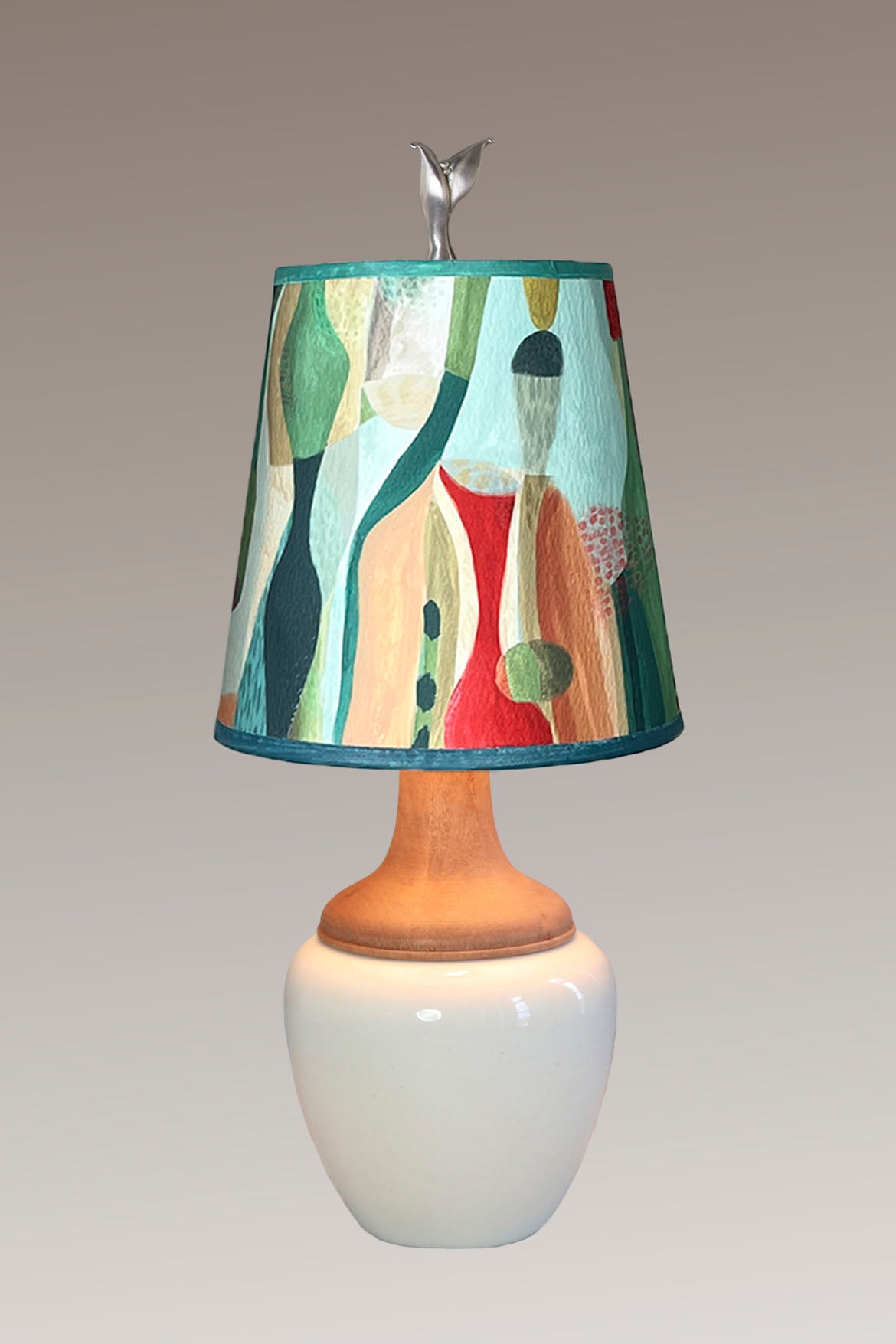 Janna Ugone &amp; Co Table Lamp Ceramic and Maple Table Lamp in Ivory Gloss with Small Drum Shade in Riviera in Poppy