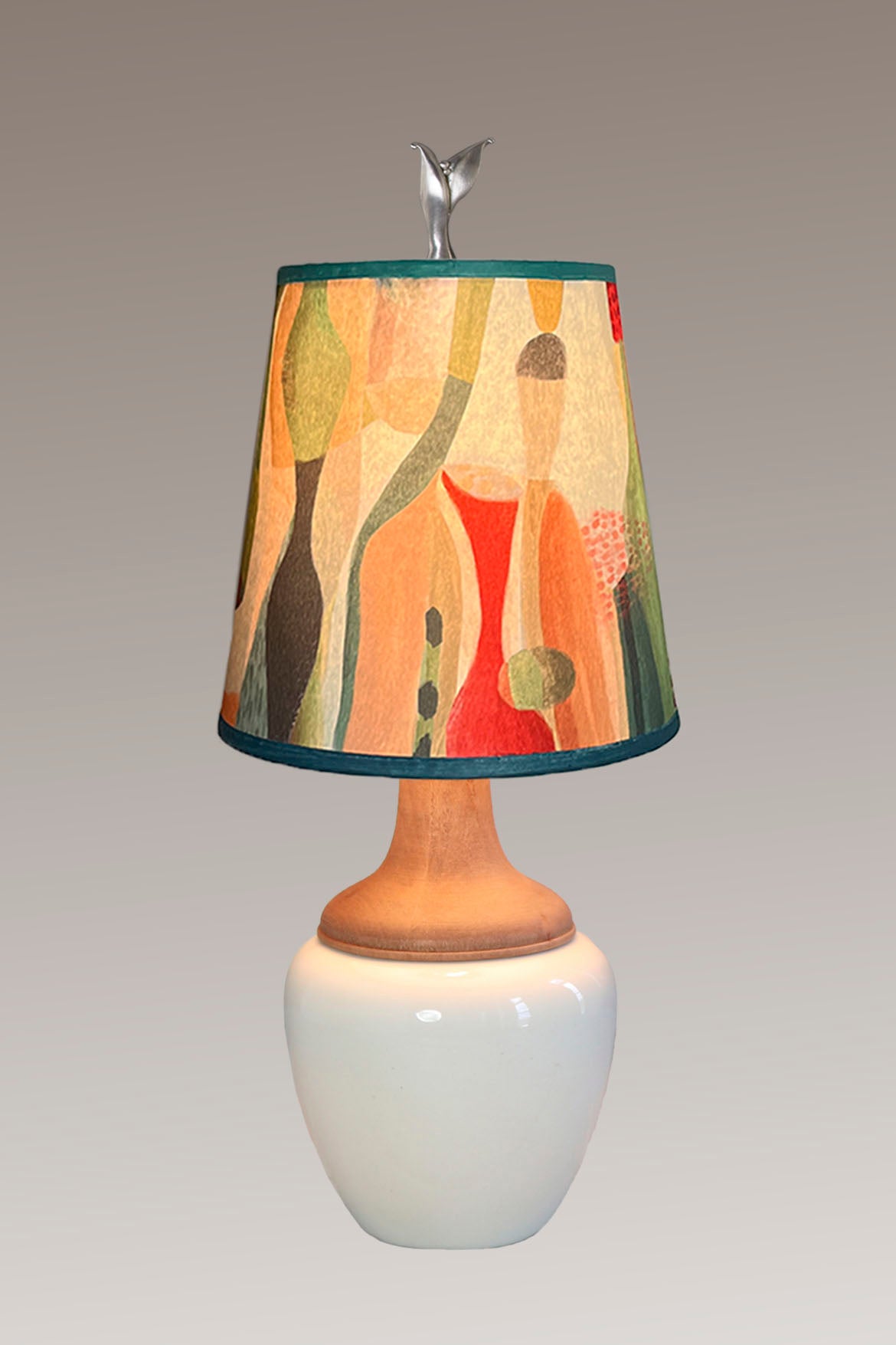 Janna Ugone & Co Table Lamp Ceramic and Maple Table Lamp in Ivory Gloss with Small Drum Shade in Riviera in Poppy